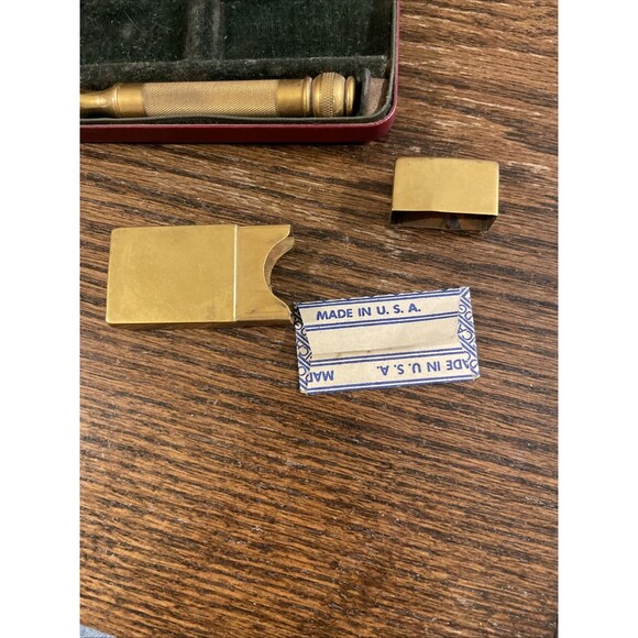 Vintage Gillette Razor Gold Tone Red Case Green Felt USA Made - Picture 7 of 10